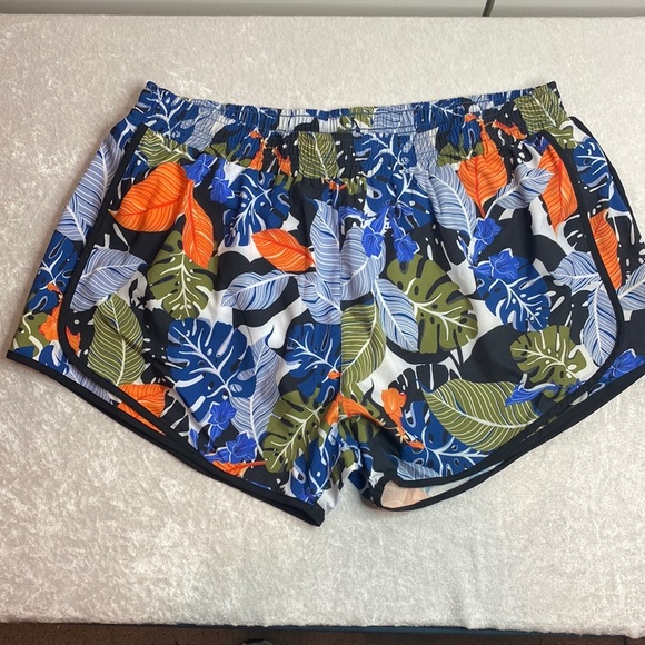NWT P.E. Nation Hawaiian Leaf Patterned Shorts Size XL - Picture 1 of 4